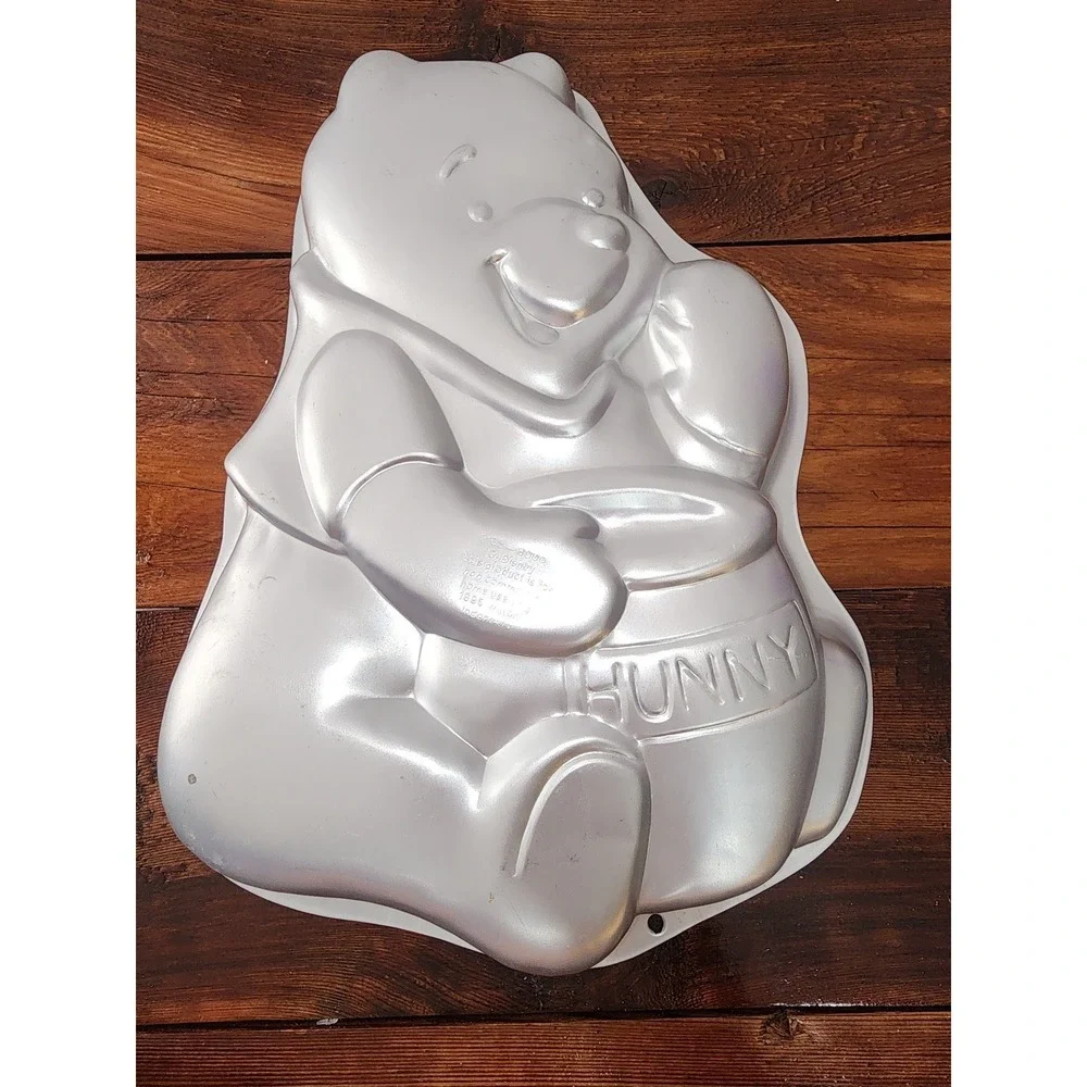 1995 Disney Winnie the‎ Pooh Wilton Cake Pan with Paper
